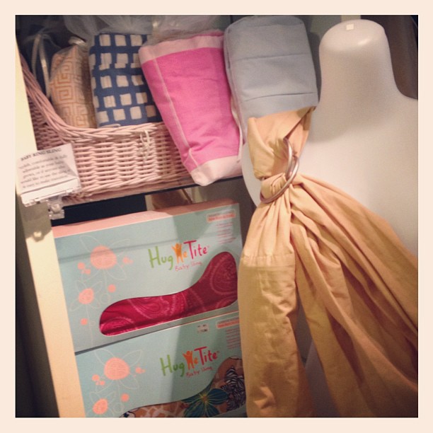 Ring Sling is easy to use & quick to put on! Avail @ Nenen Baby Shop